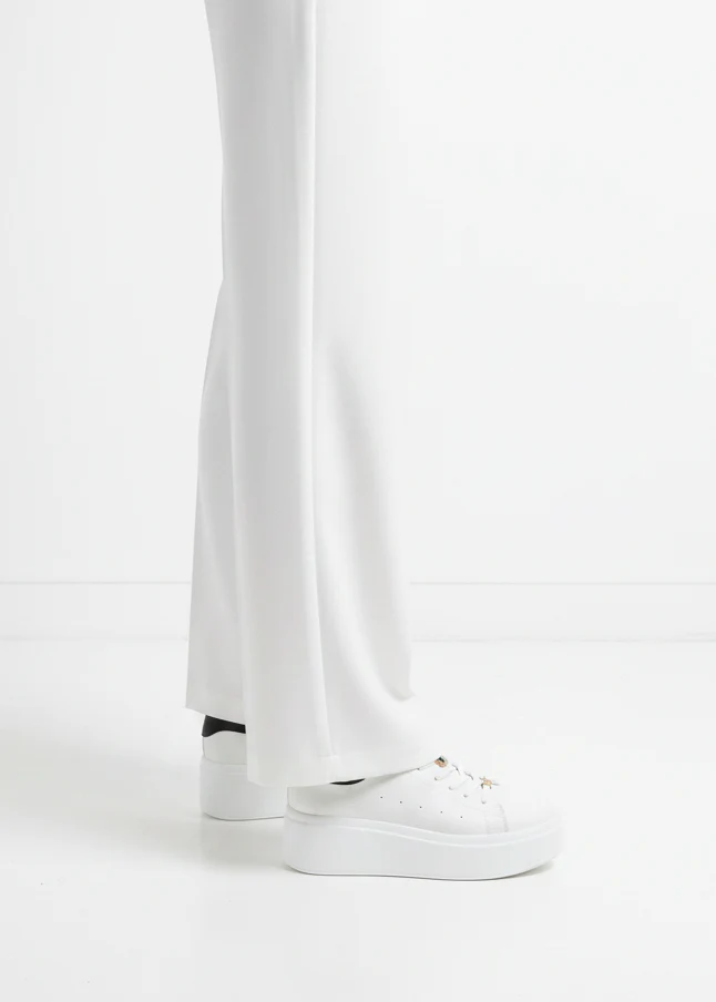 Sneakers con gioiello.Tacco alto 3cm