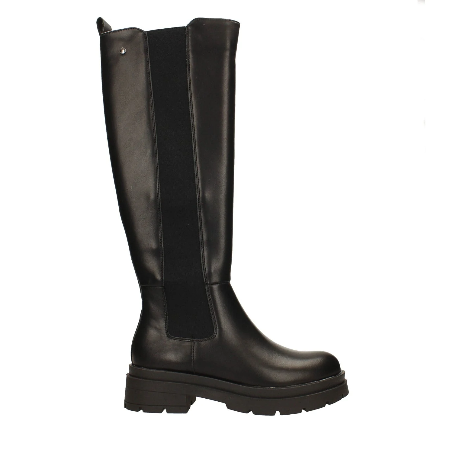 Stivali bassi con fasce elastiche laterali. Tacco alto 5cm